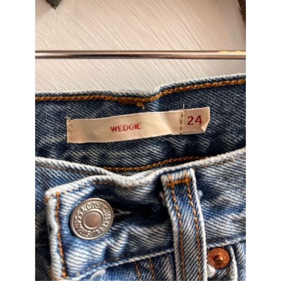 Levi’s Wedgie Skinny Distressed Jeans sz 24 EUC - Picture 4 of 6